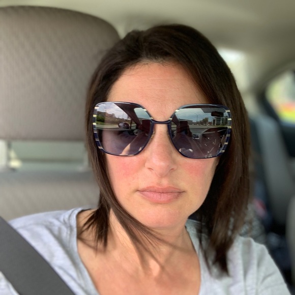 Meet your Posher, Randi - Picture 1 of 1